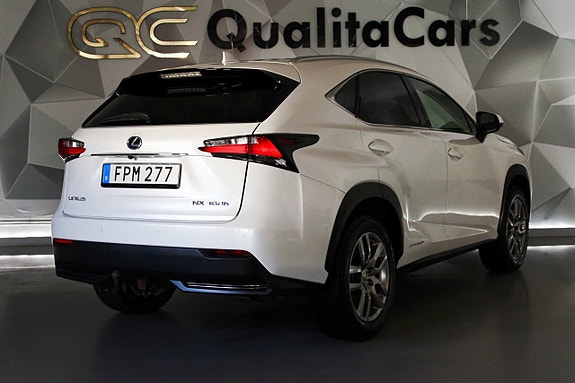 Lexus NX 300h 4 of 5