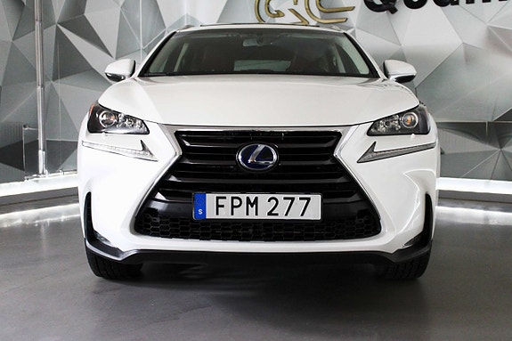 Lexus NX 300h 9 of 27