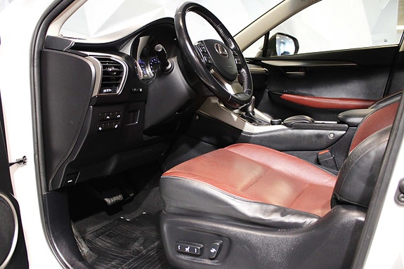 Lexus NX 300h 12 of 27