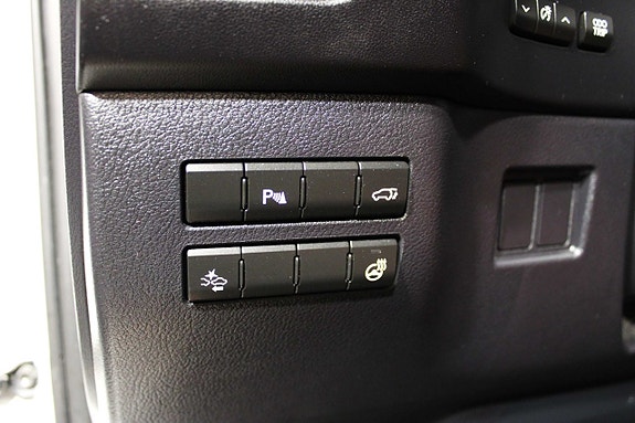 Lexus NX 300h 17 of 27