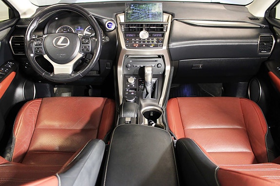 Lexus NX 300h 11 of 27