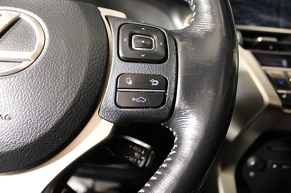 Lexus NX 300h 19 of 27