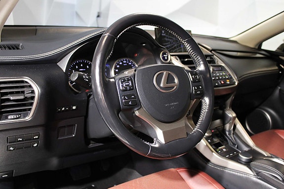 Lexus NX 300h 15 of 27