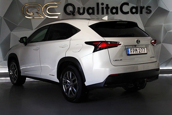 Lexus NX 300h 3 of 5