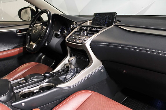 Lexus NX 300h 21 of 27