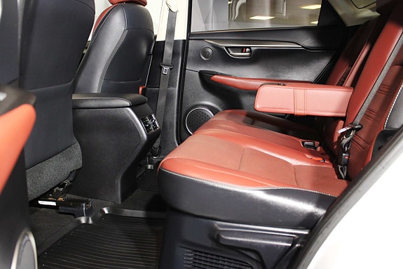 Lexus NX 300h 14 of 27