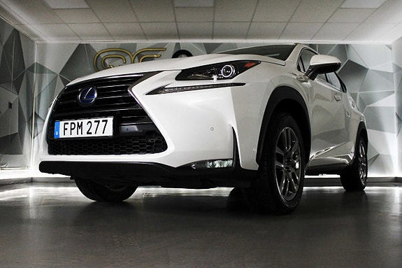 Lexus NX 300h 5 of 5