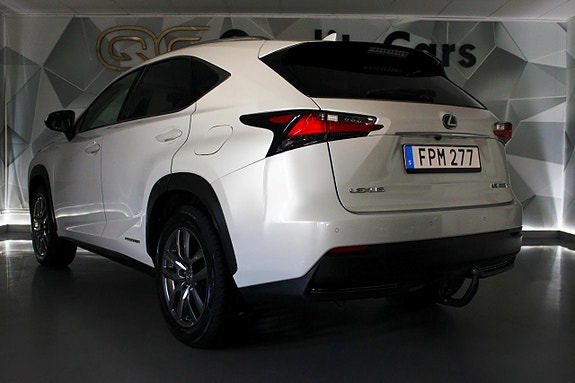 Lexus NX 300h 10 of 27