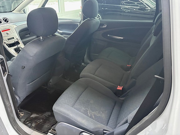 Ford S-MAX 7 of 14