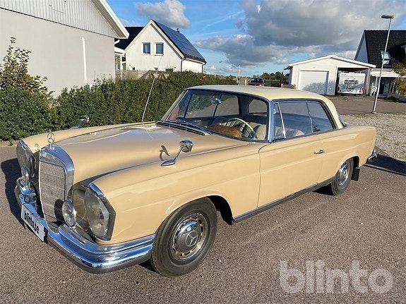 Mercedes-Benz W111