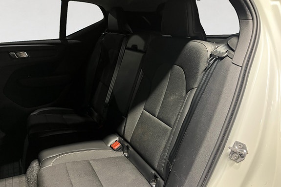 Volvo XC40 14 of 17