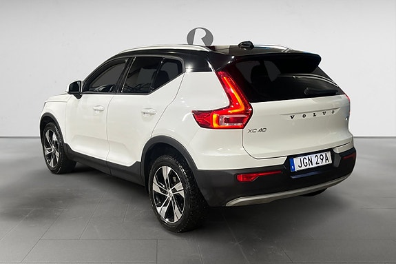 Volvo XC40 5 of 17