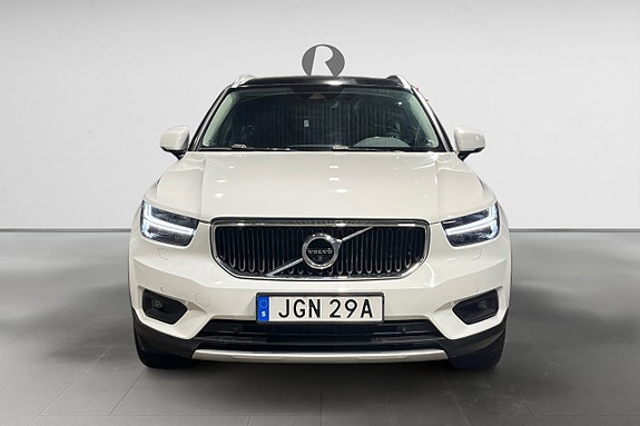 Volvo XC40 10 of 17
