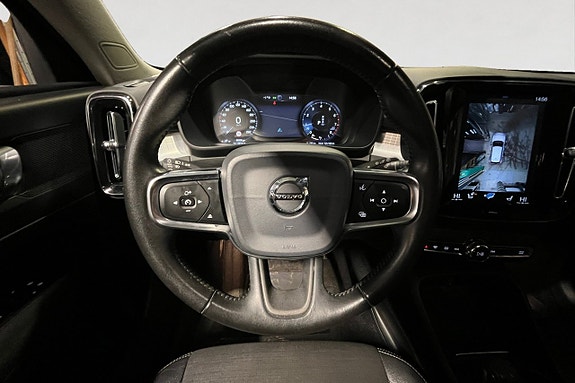 Volvo XC40 13 of 17