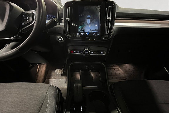 Volvo XC40 12 of 17