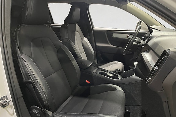 Volvo XC40 15 of 17
