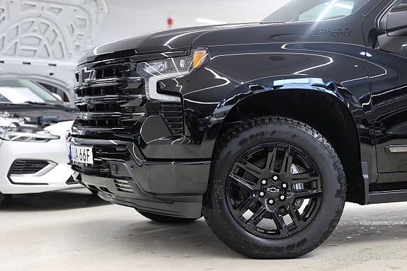 Chevrolet Silverado EV 4 of 27