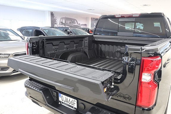 Chevrolet Silverado EV 11 of 27