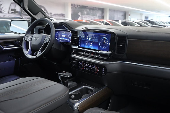 Chevrolet Silverado EV 21 of 27