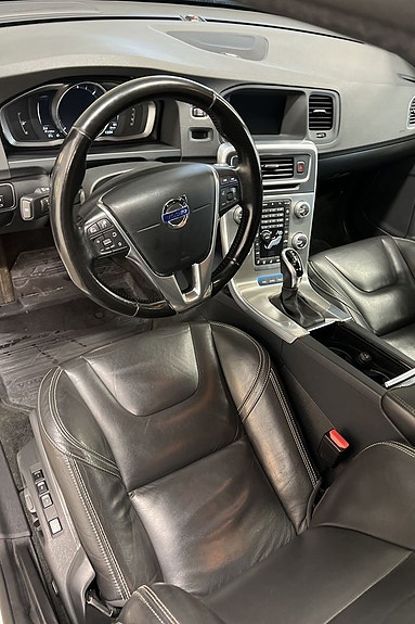 Volvo V60 11 of 25
