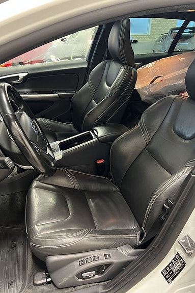 Volvo V60 12 of 25