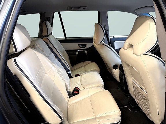 Volvo XC90 6 of 9