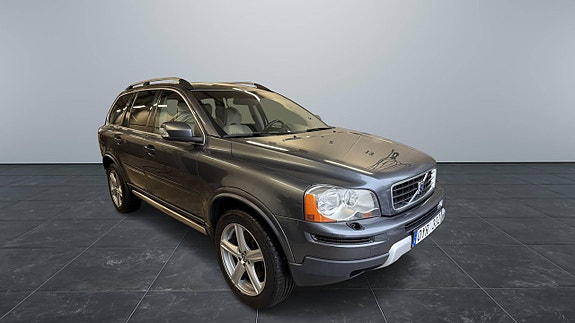 Volvo XC90 2 of 9