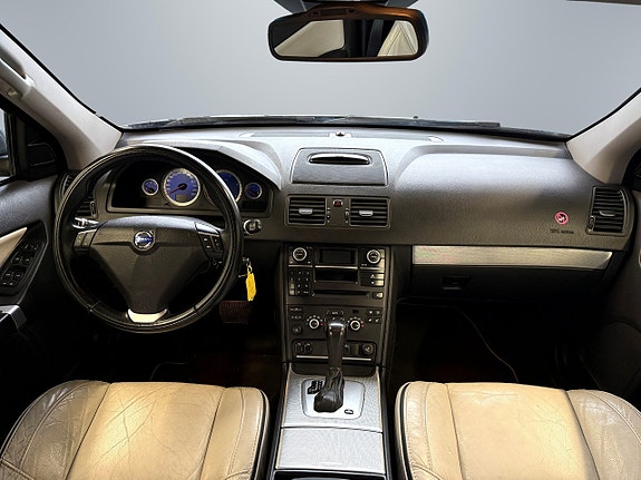 Volvo XC90 8 of 9