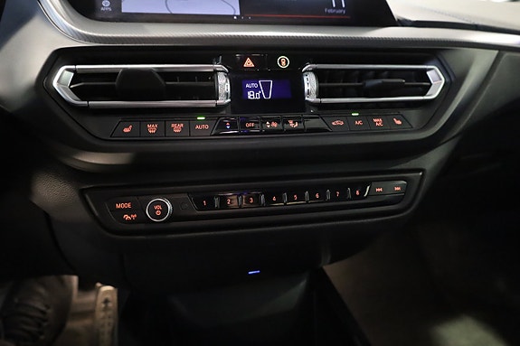 BMW 218 27 of 28