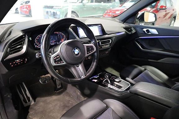 BMW 218 12 of 28