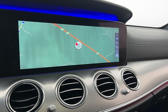 Mercedes-Benz E200 17 of 30