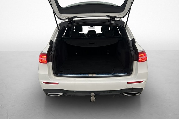 Mercedes-Benz E200 28 of 30