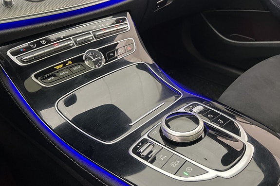 Mercedes-Benz E200 23 of 30