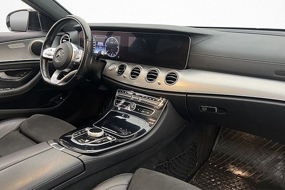 Mercedes-Benz E200 26 of 30