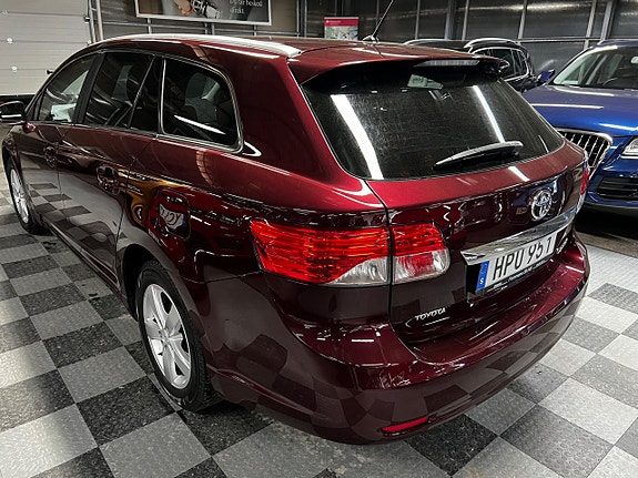Toyota Avensis 3 of 5