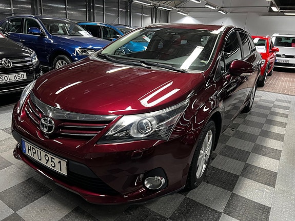 Toyota Avensis 2 of 5