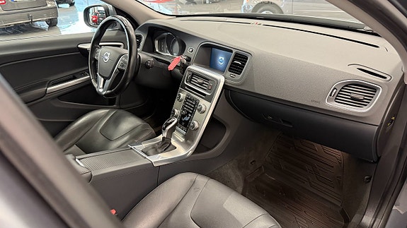 Volvo V60 3 of 5