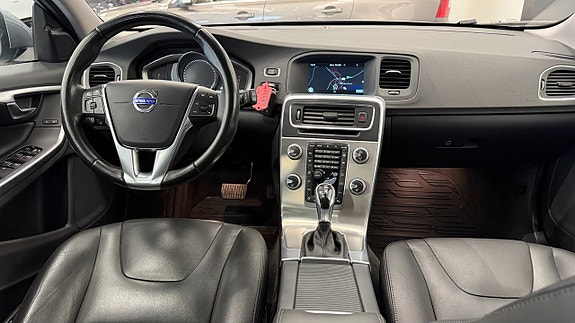 Volvo V60 8 of 13