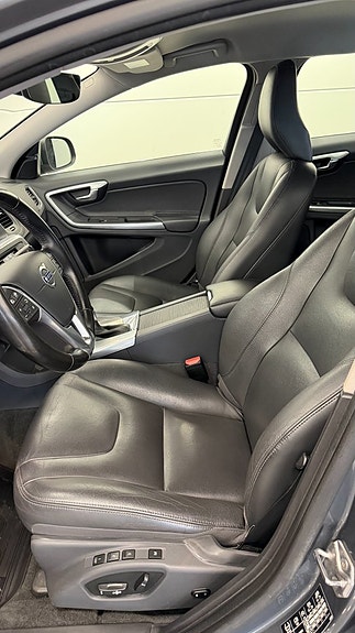 Volvo V60 11 of 13