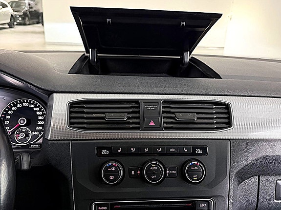 Volkswagen Caddy Maxi 13 of 23