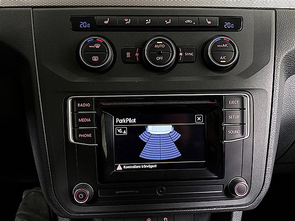 Volkswagen Caddy Maxi 16 of 23