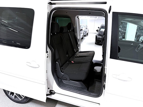 Volkswagen Caddy Maxi 21 of 23