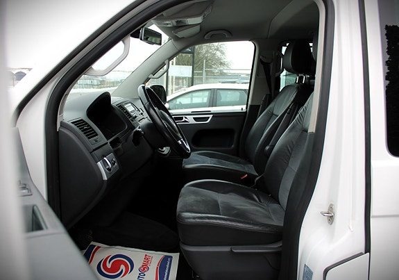 Volkswagen Multivan 8 of 30