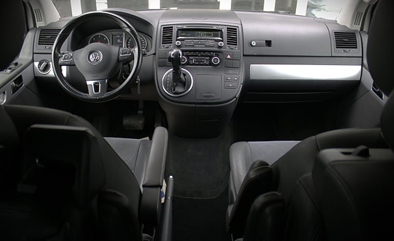 Volkswagen Multivan 9 of 30