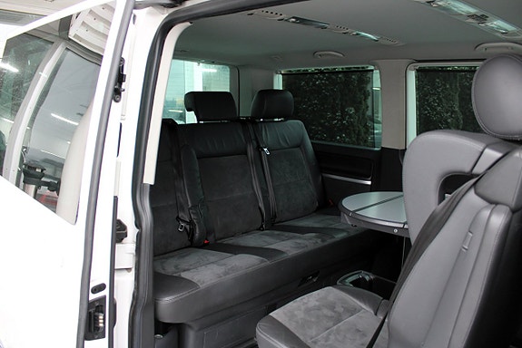 Volkswagen Multivan 14 of 30