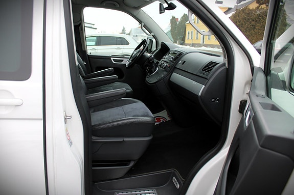 Volkswagen Multivan 16 of 30