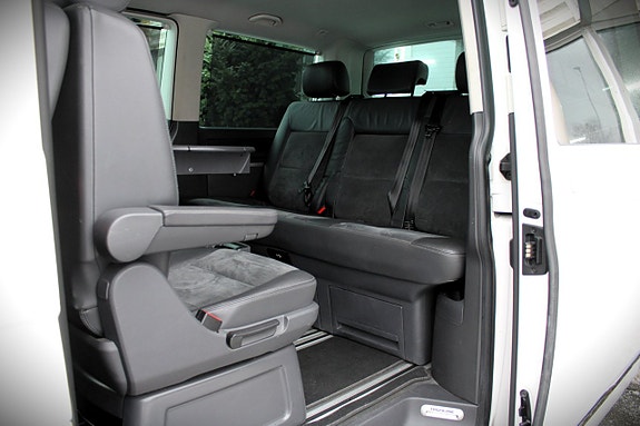 Volkswagen Multivan 17 of 30