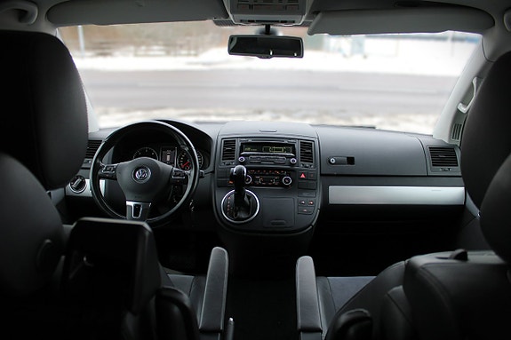Volkswagen Multivan 15 of 30