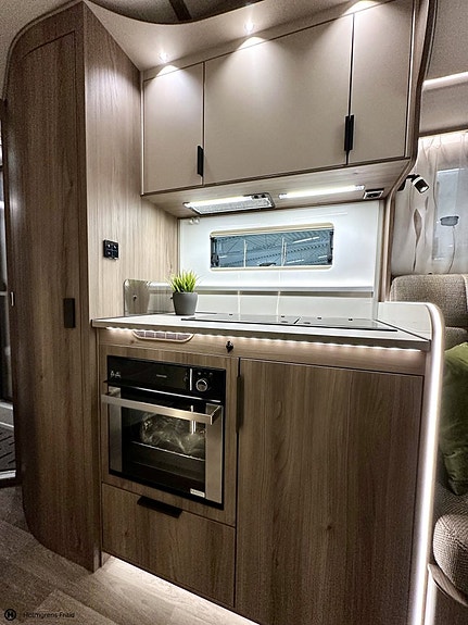 Kabe Travel Master Novum compact 720 LXL 9 of 18