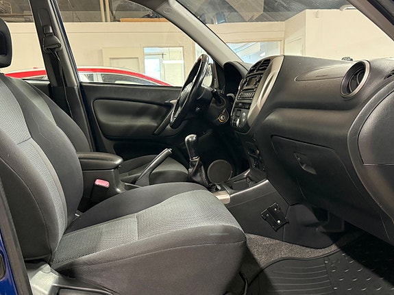Toyota RAV4 10 of 13